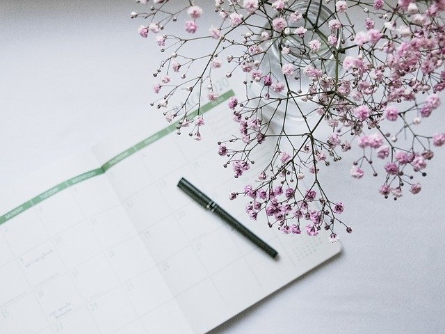 Kalender Stift und Blüte